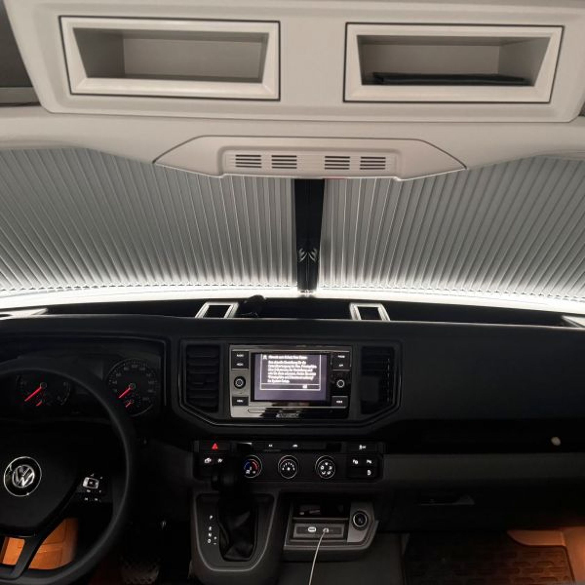 Roleta čelního skla Remis REMIfront V pro VW Crafter/MAN 2024-